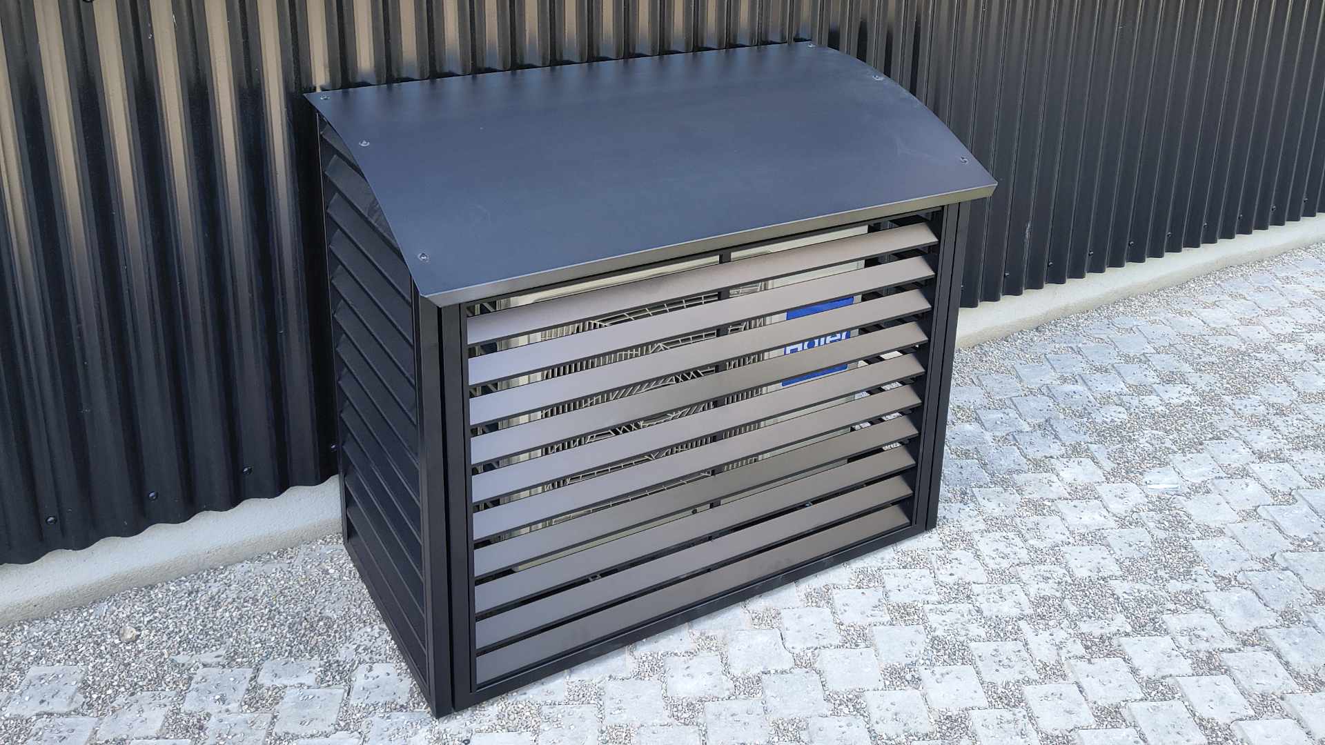 Varmepumpe udedel med skjuler